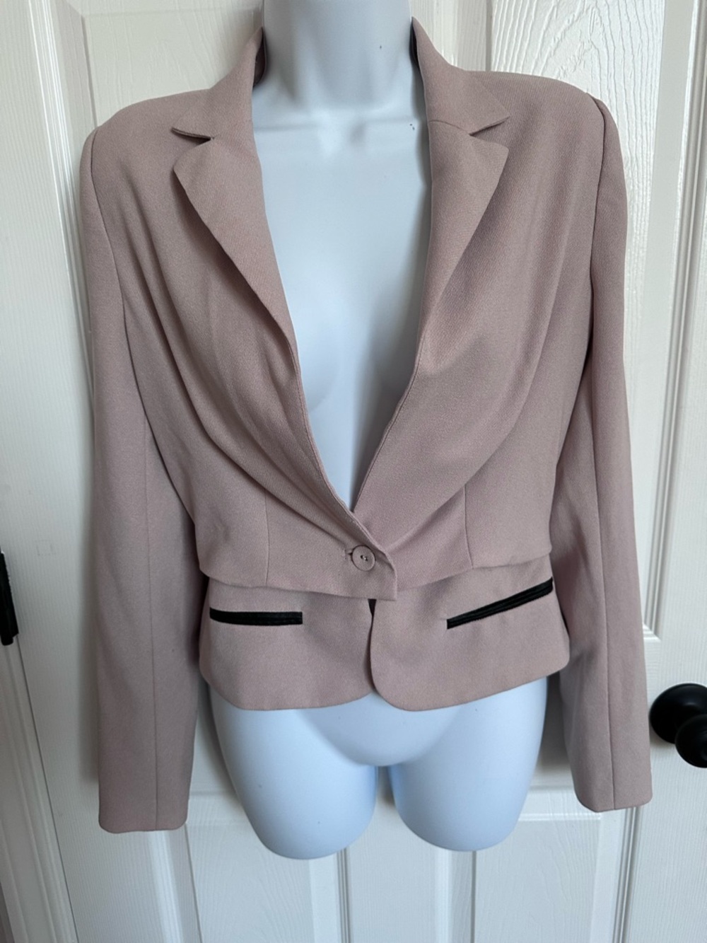 Women’s tan Cropped Blazer Jacket